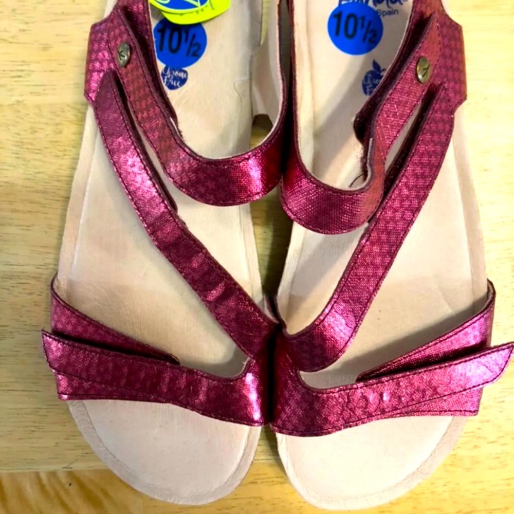 NWT Leather Metallic Berry Wanda Panda Sandals Made in Spain 10.5
